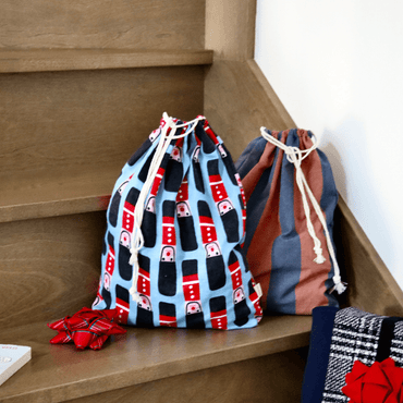 Reusable gift bow made of recycled fabric - Festive red and blue